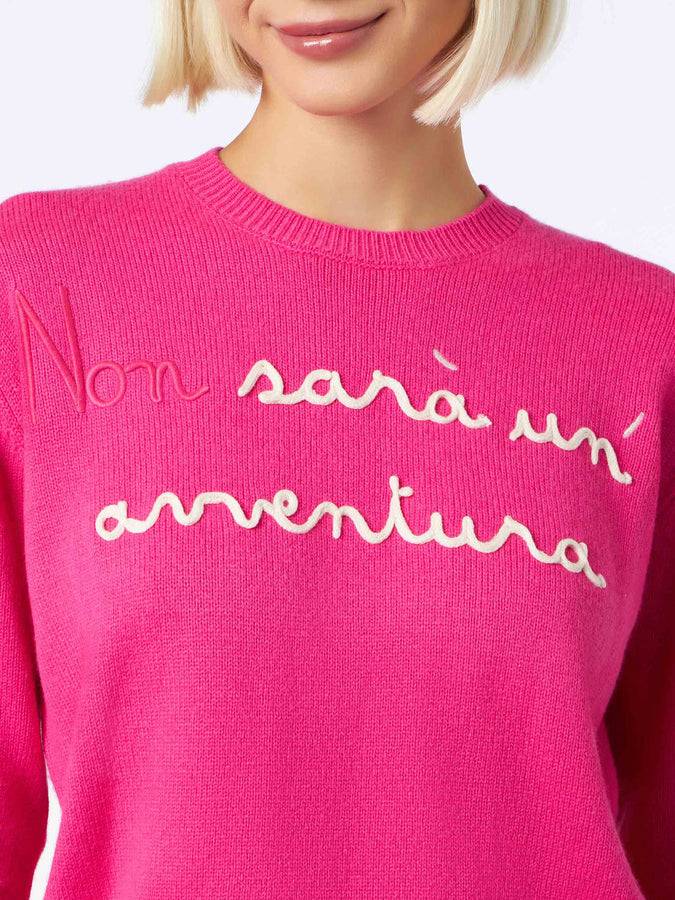 Mc2 Saint Barth Maglia da donna girocollo rosa fluo con ricamo Non Sarà un'Avventura | EDIZIONE SPECIALE DI NIKI DJ Italia